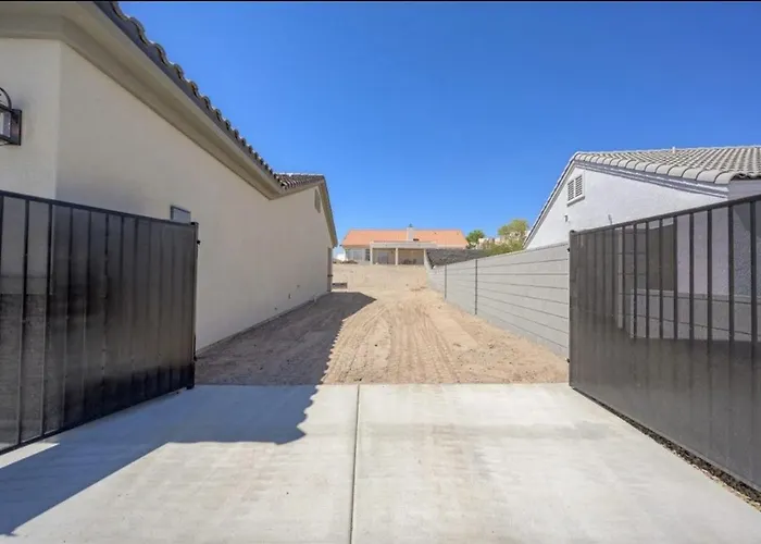 Desert Retreat 3br Close To River And Casinos