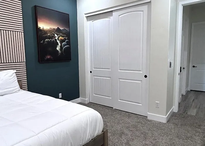 Desert Retreat 3br Close To River And Casinos *