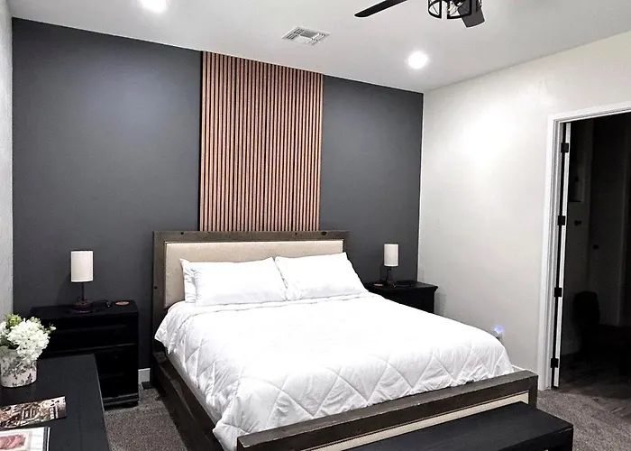 Desert Retreat 3br Close To River And Casinos *