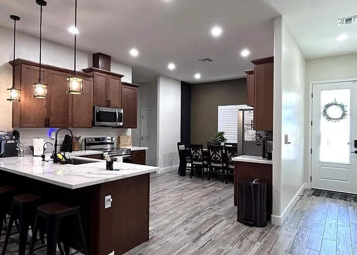 Desert Retreat 3br Close To River And Casinos *